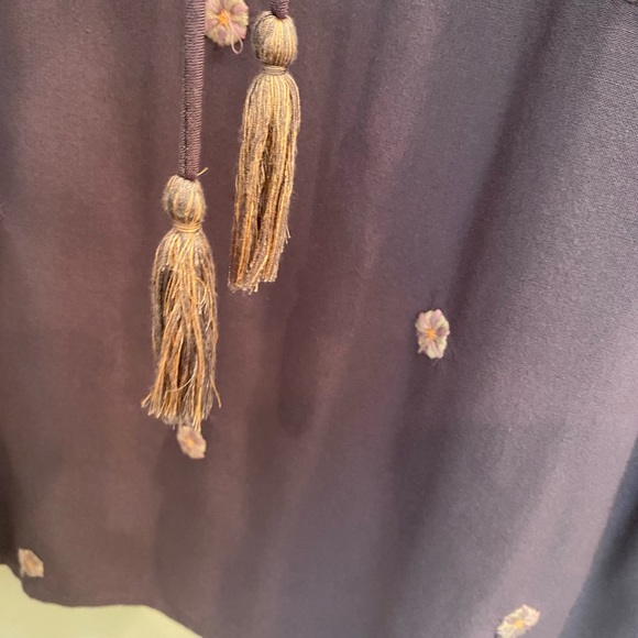 EUC Embroidered Tunic L - Picture 5 of 9